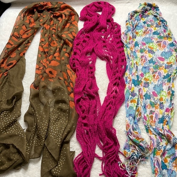 Peace sign scarf and others - Picture 5 of 7